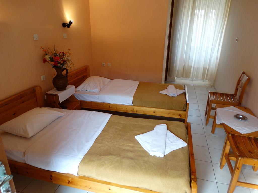 Akrotainaritis Rooms Yerolimin Exterior foto